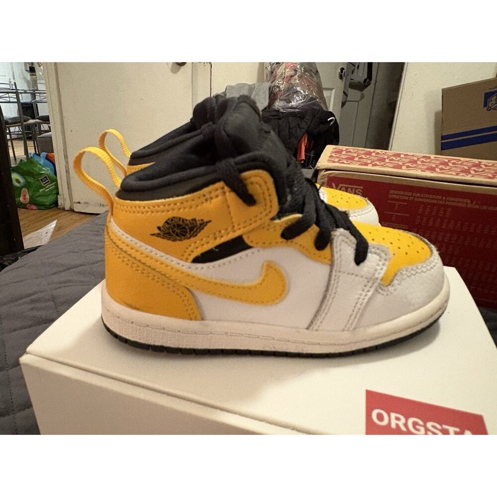 Jordan 1 Mid University Gold Size 8c
